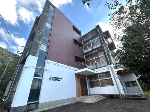 旧登尾中学校を活用した中学校工場